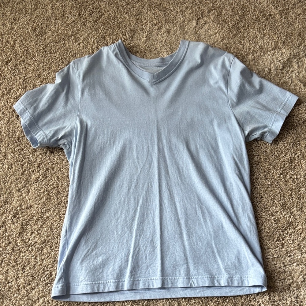 Light Blue Men's V-Neck T-Shirt Size L